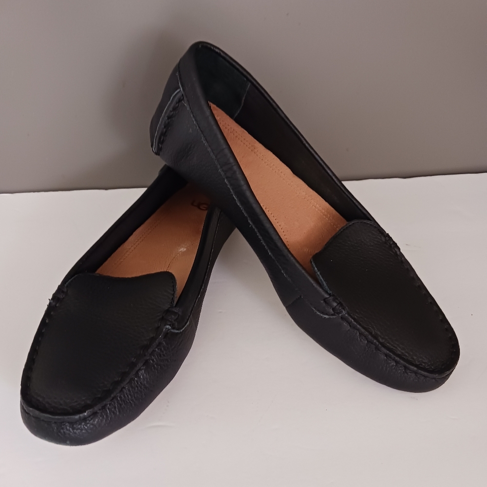 Women's UGG Flores black leather driving slip on loafers Size 8. Sn 1101572.